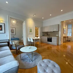 Luxury 2br Neubaugasse Apartment